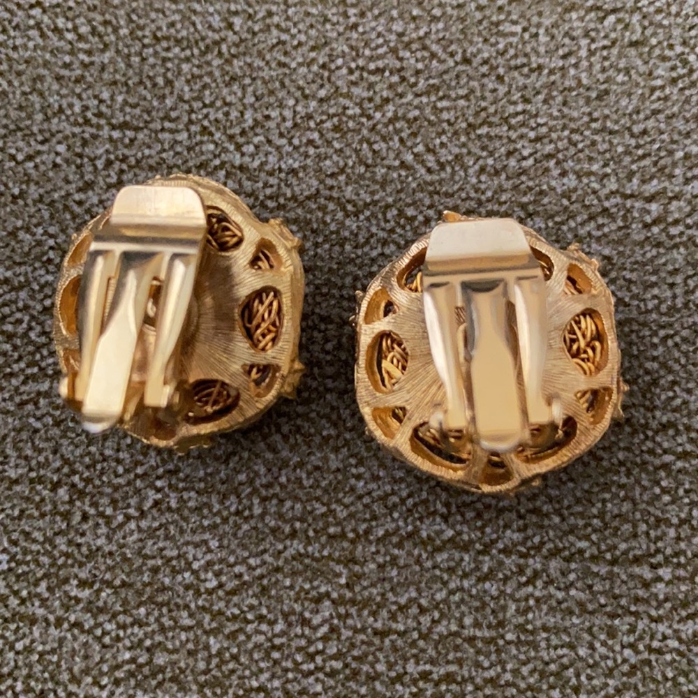 Gold mesh balls with tiny pearls clip on earrings - Picture 2 of 3